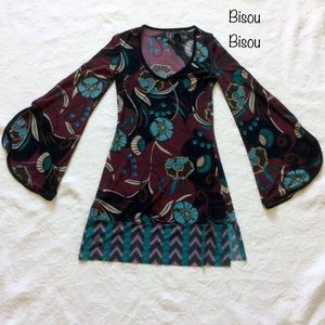 Bell sleeve, scoop neck Bisou Bisou dress! Size XS
